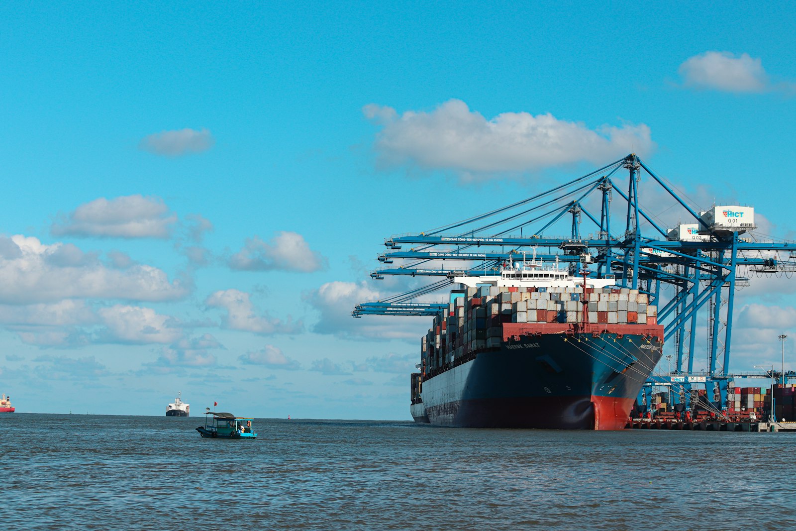 Supply vessel